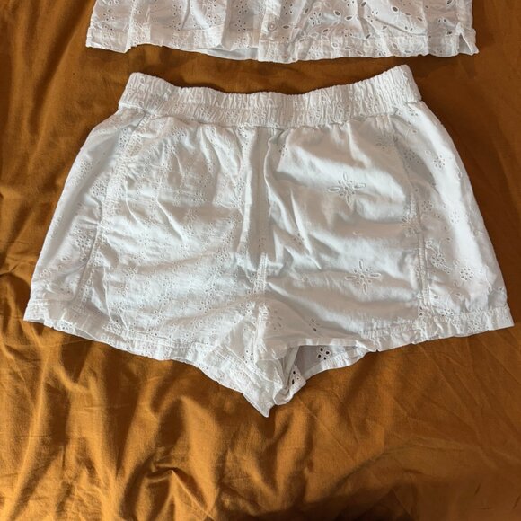 Pretty Eyelet Shorts size L - Picture 3 of 5